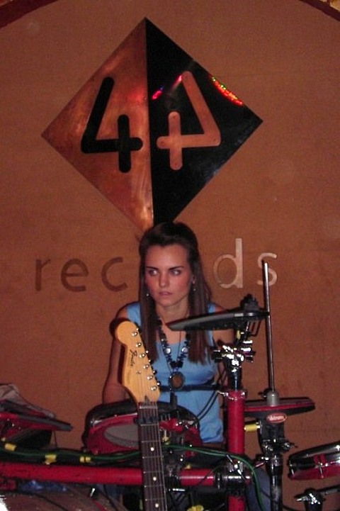 22 жовтня в київському клубі 44 виступила епатажна співачка Ірена Карпа (фото)
