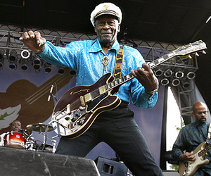 84 летний Chuck Berry прервал концерт из за недомогания