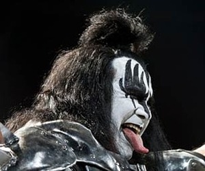 Басист Kiss вызвал на дуэль U2 и The Rolling Stones