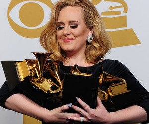 Благодаря Adele и Whitney Houston телерейтинг «Grammy» подскочил до рекордной отметки