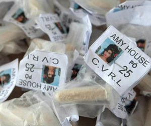 Бразильские наркоторговцы наклеивали фото Эми Уайнхаус на пакеты с кокаином