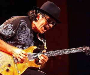 Carlos Santana даст концерт в Украине