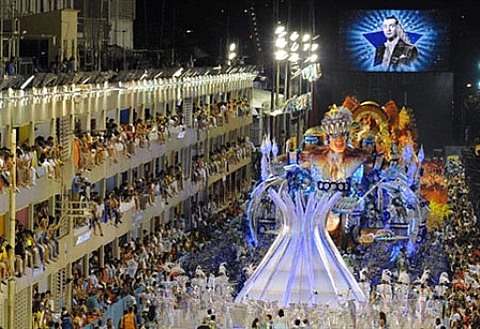 Cемилетняя девочка стала королевой Карнавала в Рио де Жанейро (видео)
