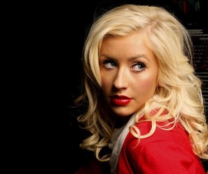 Christina Aguilera и солист Maroon 5 презентовали совместный трек (аудио)