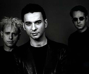 Depeche Mode возобновят прерванный тур 8 июня