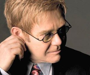Elton John в срочном порядке госпитализирован