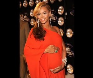 Фаны подозревают, что Beyonce носит накладной живот, имитируя беременность!