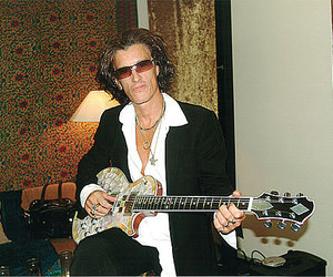 Гитарист Aerosmith планирует сольное турне
