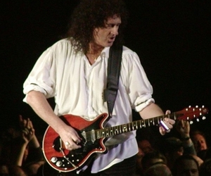 Гитарист группы Queen запишет песню о Юрие Гагарине