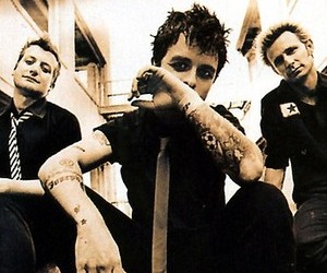 Green Day перенесли дату 'Нервного срыва'