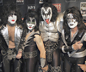 «Kiss» выпускают новую 20 ю пластинку в 2011 году