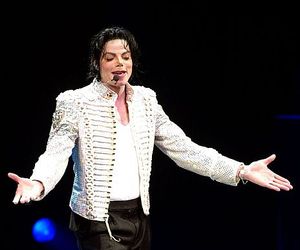 Король поп музыки Майкл Джексон принял ислам