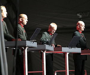 Kraftwerk пропустил Global Gathering в Мельбурне
