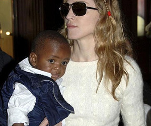 Мадонна получила права на усыновление мальчика из Малави