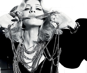 Мадонна представит видеоклип о разводе