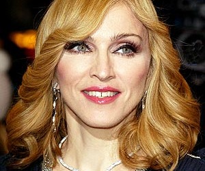 Madonna заключила контракт с «Interscope Records» на выпуск трех альбомов