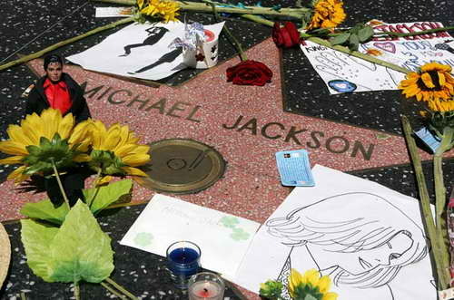Майкл Джексон посмертно получил персональную звезду на Аллее славы в Голливуде