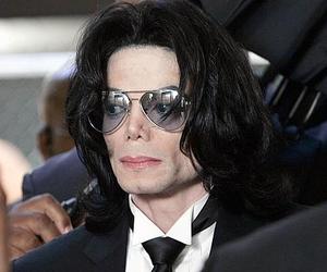 Майкл Джексон предстанет перед судом по обвинению в невыполнении работ