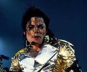 Майкл Джексон умер значительно позже