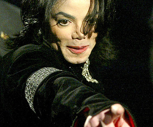 Michael Jackson устраивает распродажу имущества