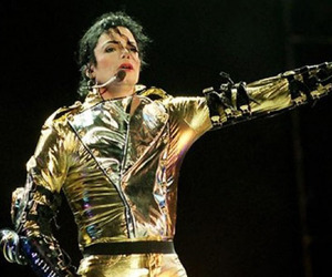 Одежда Майкла Джексона отправится в путешествие по странам и континентам
