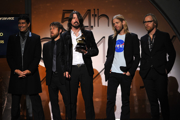 Певице Адель досталось шесть «Grammy», а рокерам из «Foo Fighters» – пять (фоторепортаж)