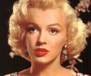 Платиновое кольцо Marilyn Monroe, инкрустированное брильянтами, было продано за 516,5 тысяч долларов