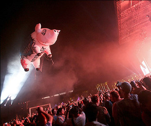 Поклонники «Pink Floyd» отпраздновали 30 летие выхода альбома «Animals», запустив в небо знаменитую свинью