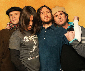 Red Hot Chili Peppers и Genesis поборются за место в Зале славы рок н ролла