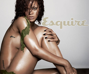 Rihanna снялась абсолютно обнаженной для «Esquire» (фото)