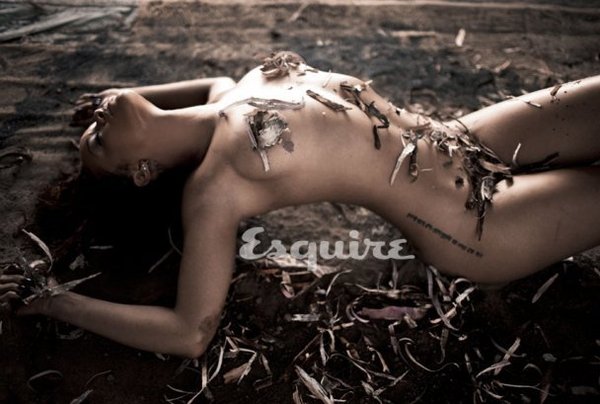 Rihanna снялась абсолютно обнаженной для «Esquire» (фото)