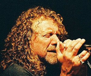 Robert Plant выступил в заброшенной британской церкви