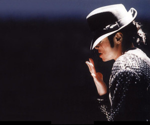 Родные Майкла Джексона отреклись от Michael
