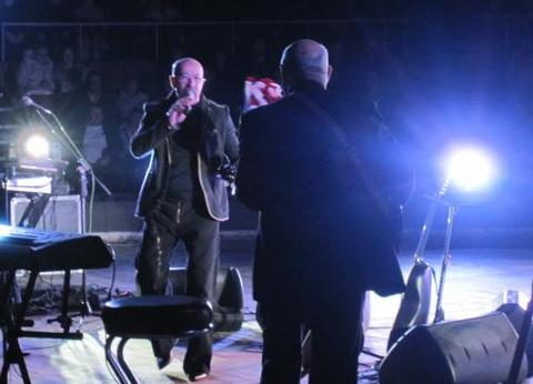 Русский бард Александр Розенбаум выступил с концертом в Луганске (фото + видео)