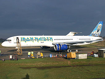 Солист «Iron Maiden» откроет предприятие по ремонту самолетов в Уэльсе