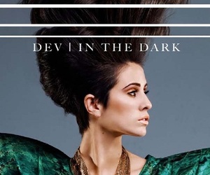 Видео премьера от Dev   In The Dark (видео)