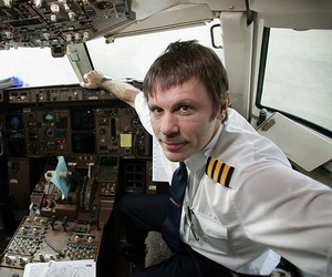 Вокалист «Iron Maiden» Bruce Dickinson займется обучением пилотов