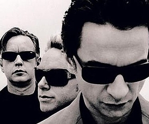 Вокалисту Depeche Mode сделана операция