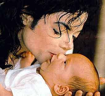 Воспитанием детей Майкла Джексона займется его мать