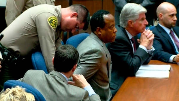 Врача Майкла Джексона признали виновным в непредумышленном убийстве (фото)