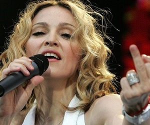 За предстоящее шоу Мадонны украинцам фанам придется раскошелиться на 12.000 гривен (аудио)